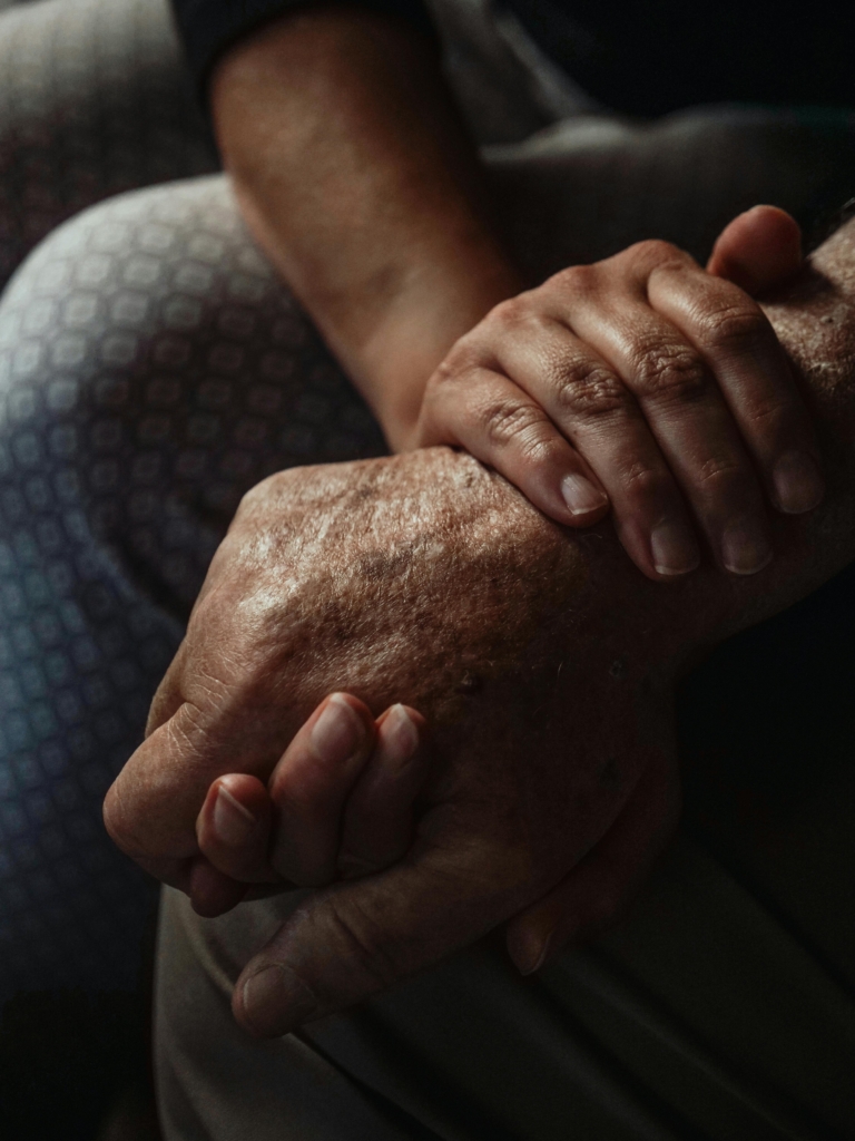 sosteniendo tu mano - funeraria universal